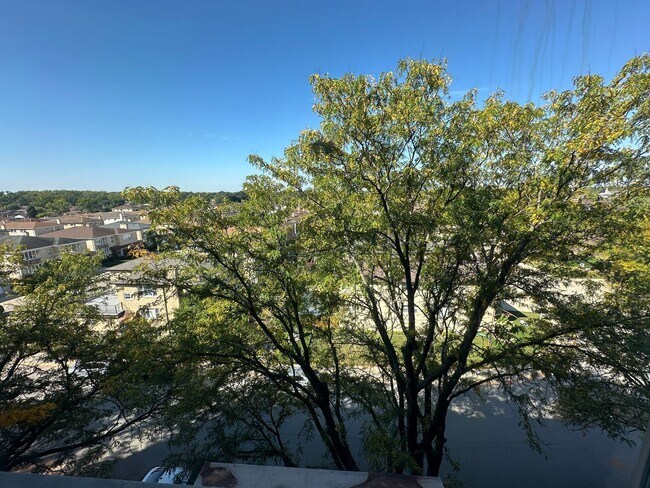 Building Photo - 4600 N Cumberland Ave