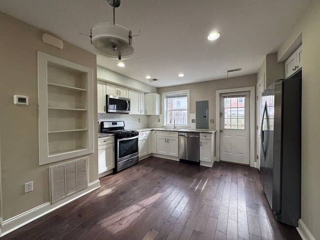 Building Photo - Charming 2 Bed 1.5 Bath Townhome In Beautiful Lily Ponds