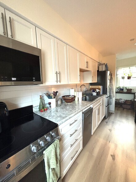 Building Photo - 38 Ladds Ln