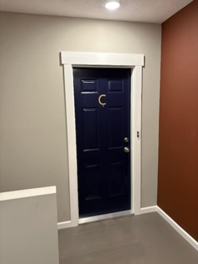 Building Photo - Two bedroom apartment