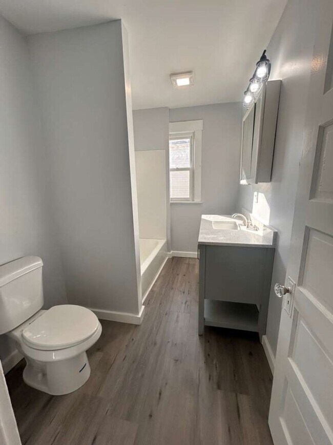 Building Photo - 67 Fairlawn Ave