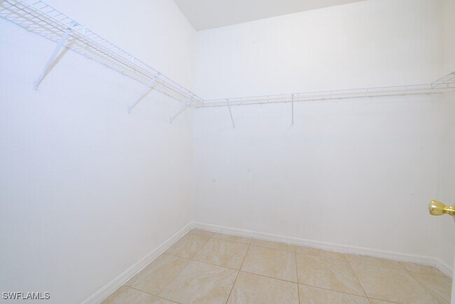 Building Photo - 1229 Claremont St E