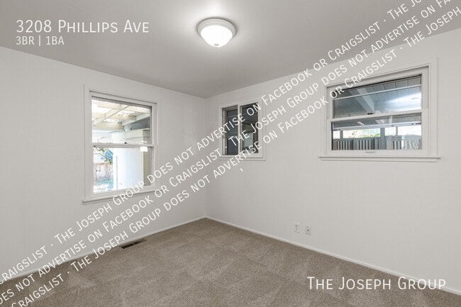 Building Photo - 3208 Phillips Ave