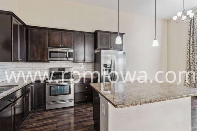 Building Photo - END UNIT! 3 Bedroom Townhome in Waukee School District!