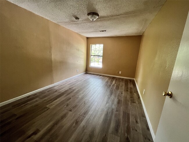 Building Photo - 10235 Algiers Rd