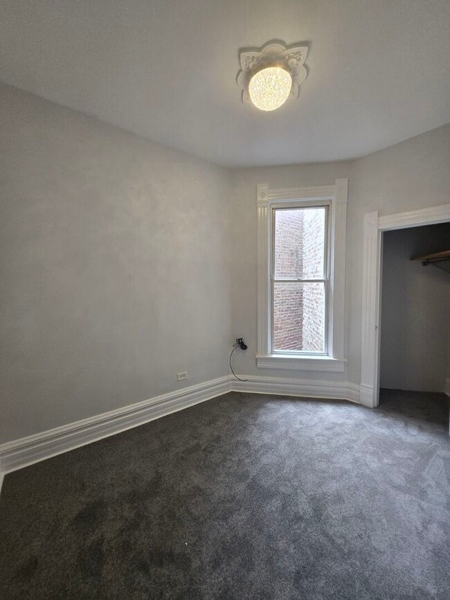Building Photo - 4104 S Lake Park Ave