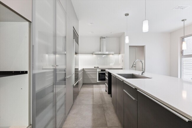 Building Photo - 1222 Marconi St