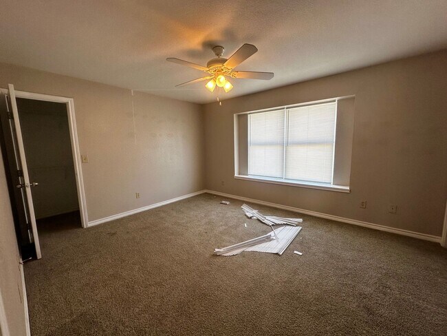 Building Photo - 2527 Pascal Ct