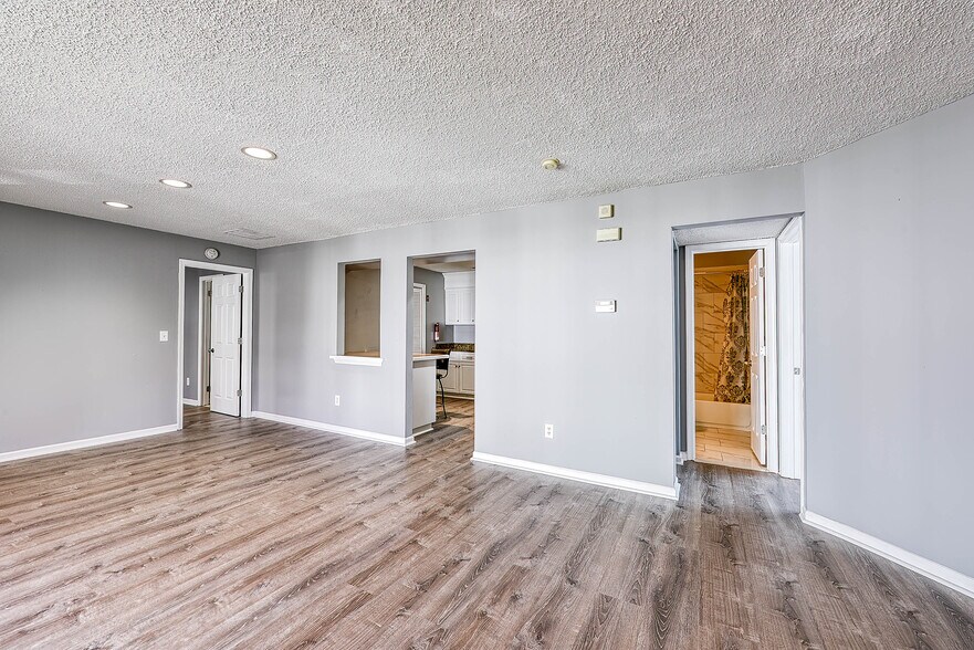 Building Photo - 45 Tulip Ln