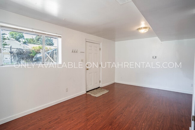 Building Photo - 37 S 100 E