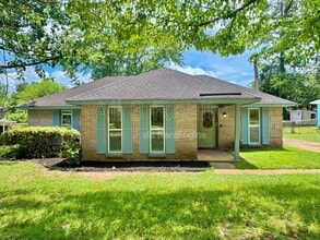 Building Photo - 3224 Little John Dr