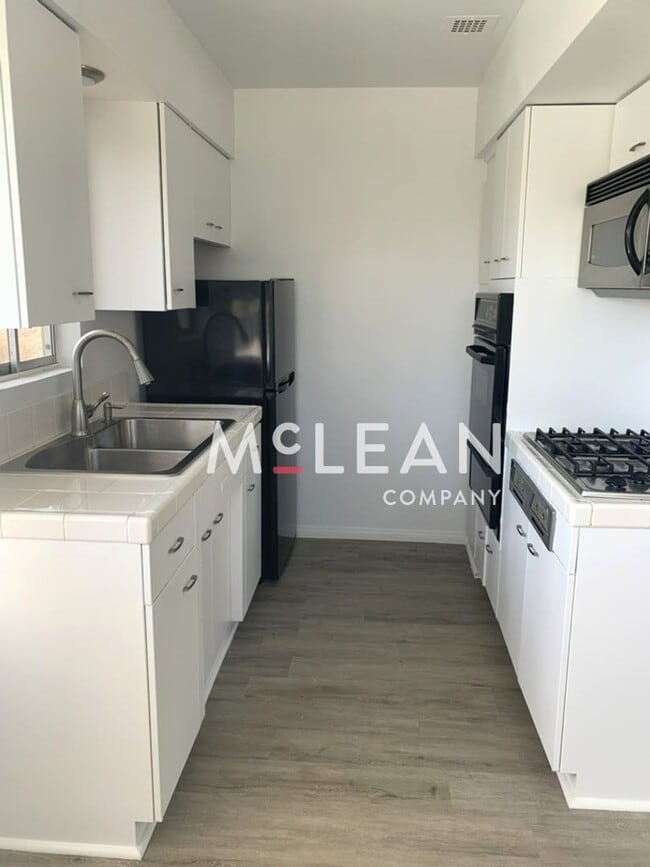 Building Photo - Two Bedroom Condo