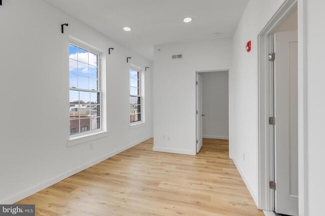 Building Photo - 2045 Trenton Ave