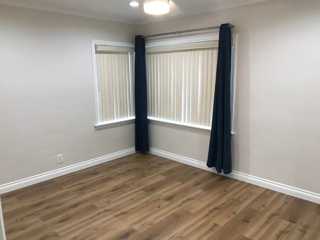 Building Photo - 2527 El Paseo