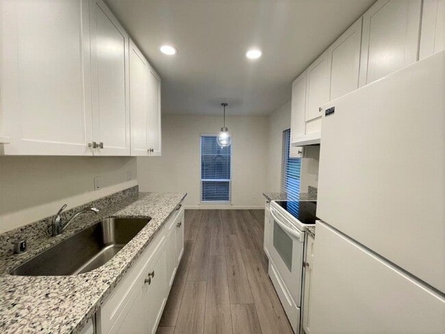 Building Photo - Coming Soon! Fully updated 2 bedroom 1.5 bath condo, walk to Ygnacio Plaza & Heather Farms Park!