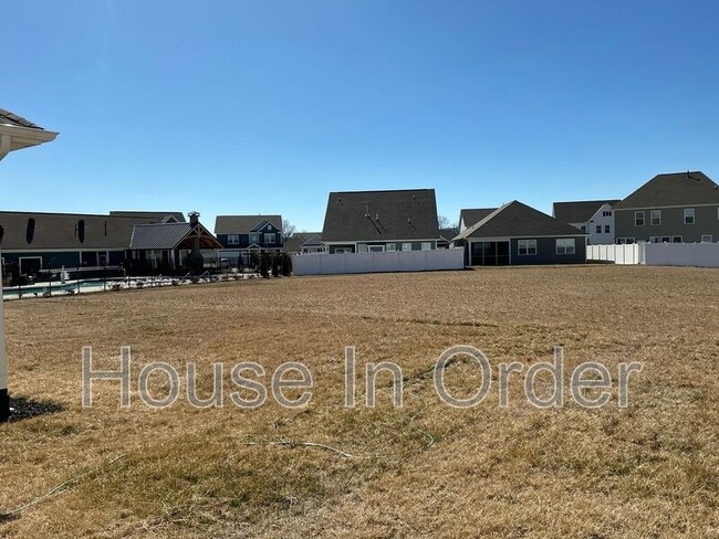 Building Photo - 41 Silverthorne Ct