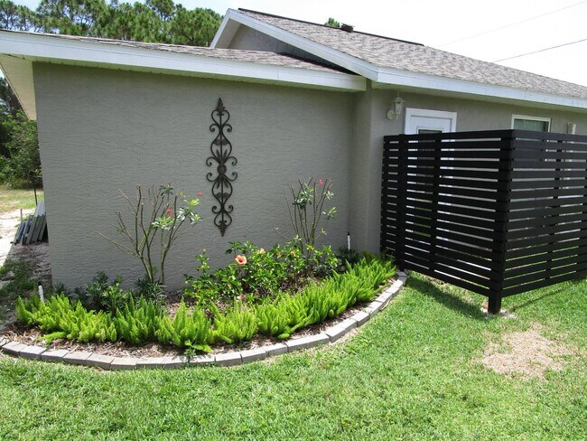 Building Photo - 362 Sunshine Ave