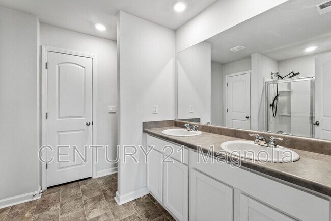 Building Photo - 4343 Newland St