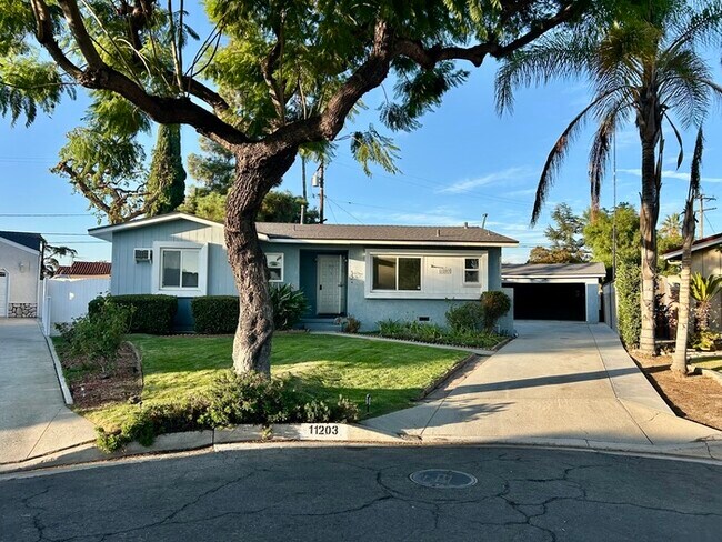 Building Photo - GREAT 3BD HOUSE WITH INCREDIBLE OUTDOOR SPACE!