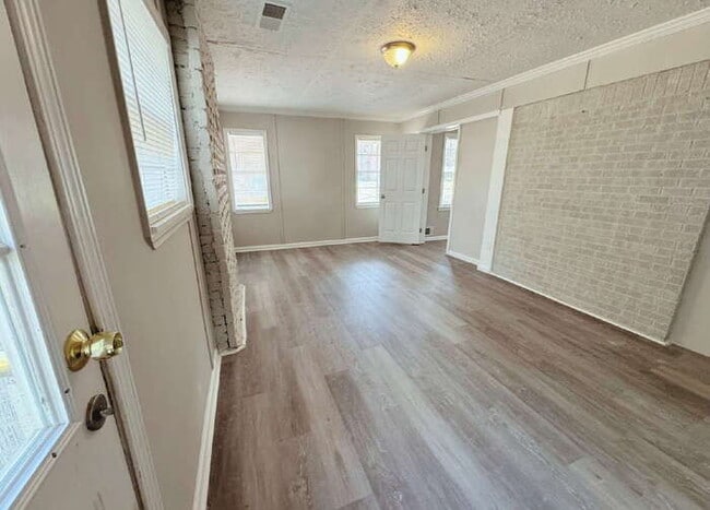 Building Photo - 2609 County Line Rd SW