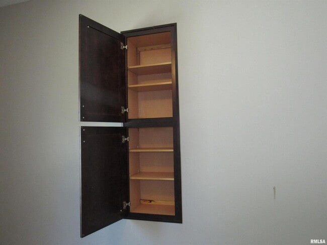 Building Photo - 405 E Palace Row