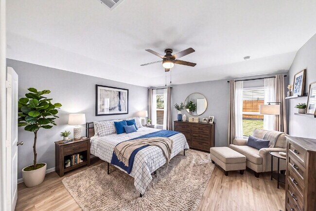 Building Photo - NO CARPET! Up to 1 Month Free Rent with 18-24 Month Lease! No Security Deposit Programs Available.