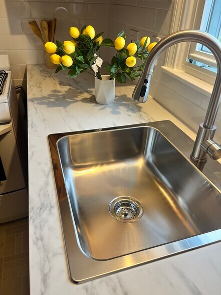 Building Photo - 52 Gould Dr