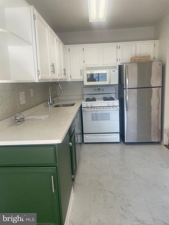 Building Photo - 5225 Pooks Hill Rd