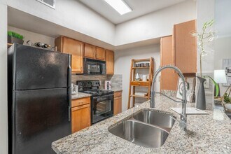 Building Photo - Stylish 2-Bed Apartment | Sustainable Design!