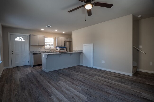 Building Photo - 1358 N Porter Rd