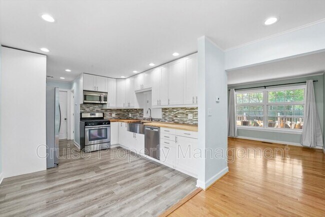 Building Photo - 2415 Plum Tree Rd