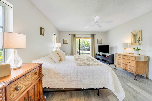 Building Photo - 5890 Sugar Palm Ct