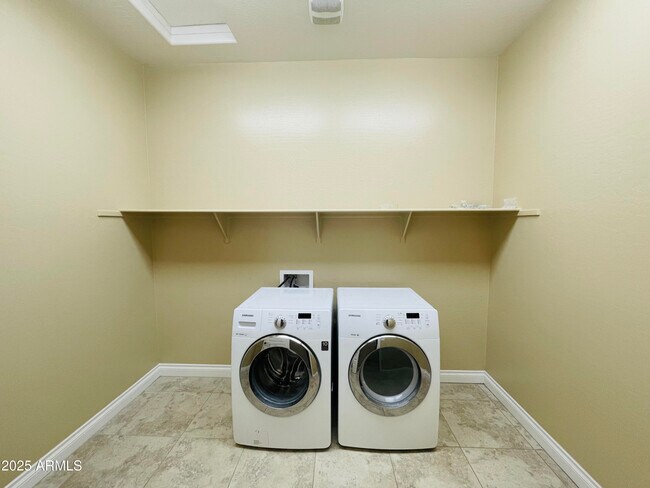 Building Photo - 3104 E Wildhorse Ct