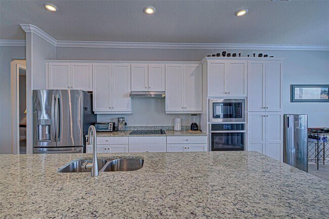 Building Photo - 15240 Spanish Point Dr