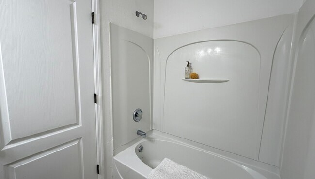 Building Photo - Spacious 3-Bed, 2.5-Bath Townhome in a Quiet Location!