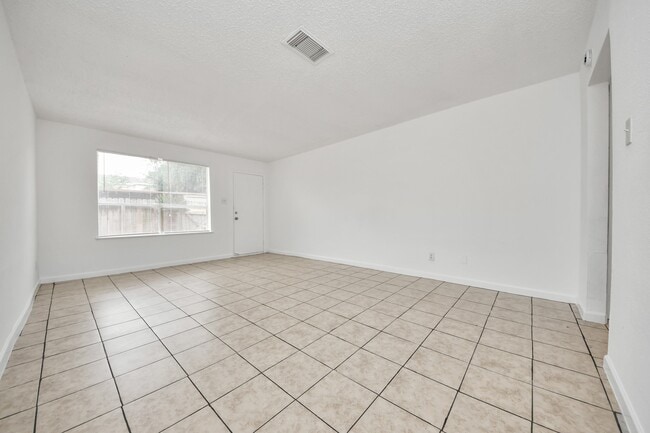 Building Photo - 15534 Weldon Dr