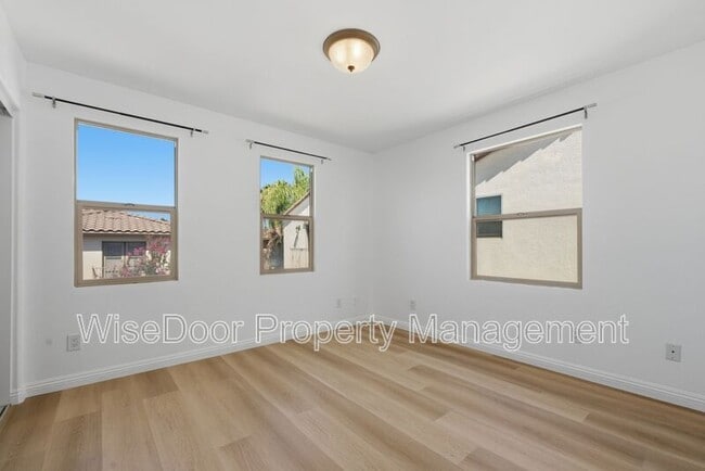 Building Photo - 1087 Waterfall Way