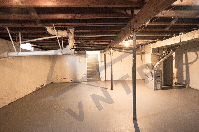 Building Photo - 1921 S Vine St