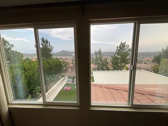 Building Photo - Immaculate 5-Bedroom Executive Home in Desirable Plum Canyon