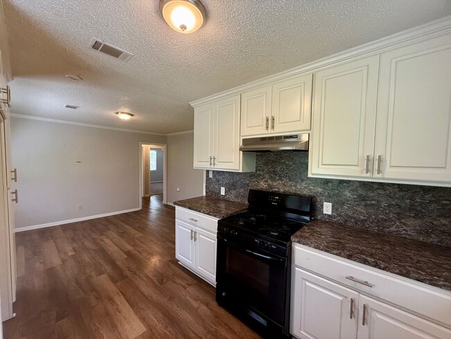 Building Photo - 5105 Lewis Ln