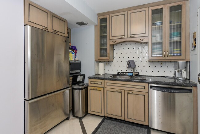 Building Photo - 2600 N Flagler Dr