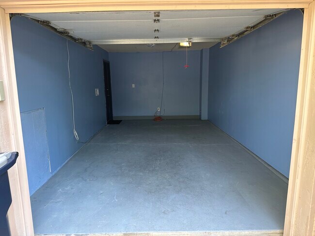 Building Photo - 8703 N Hull Dr