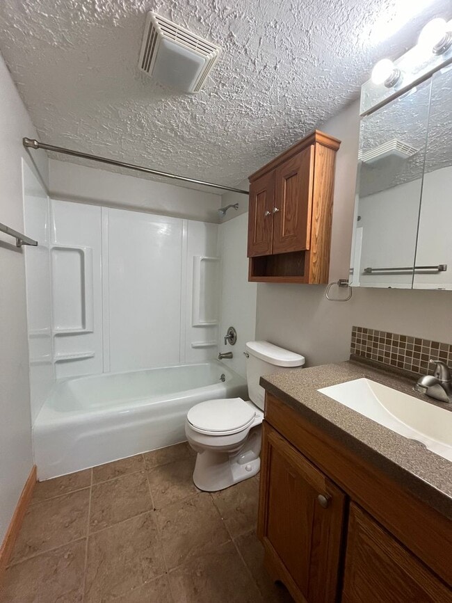 Building Photo - 2635 N 42nd St