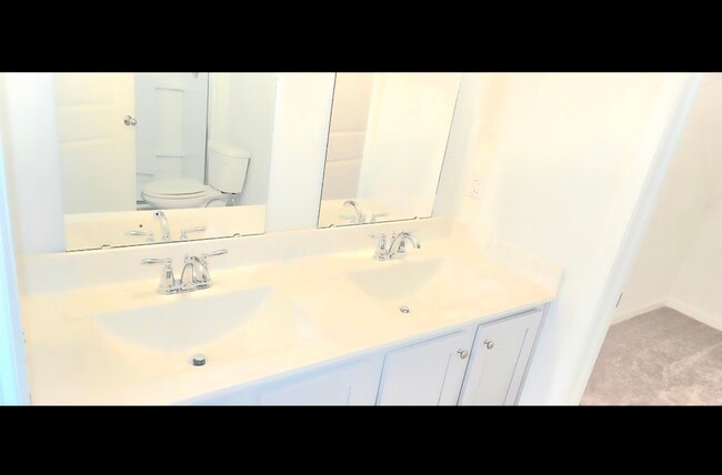 Building Photo - 256 Legends Vlg Lp