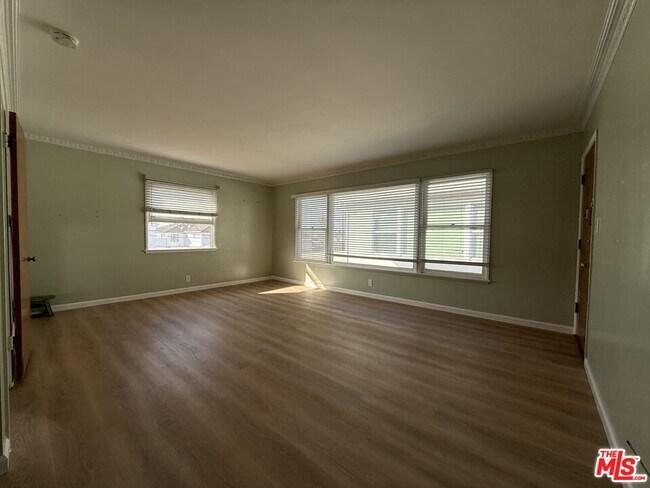 Building Photo - 831 Austin Ave