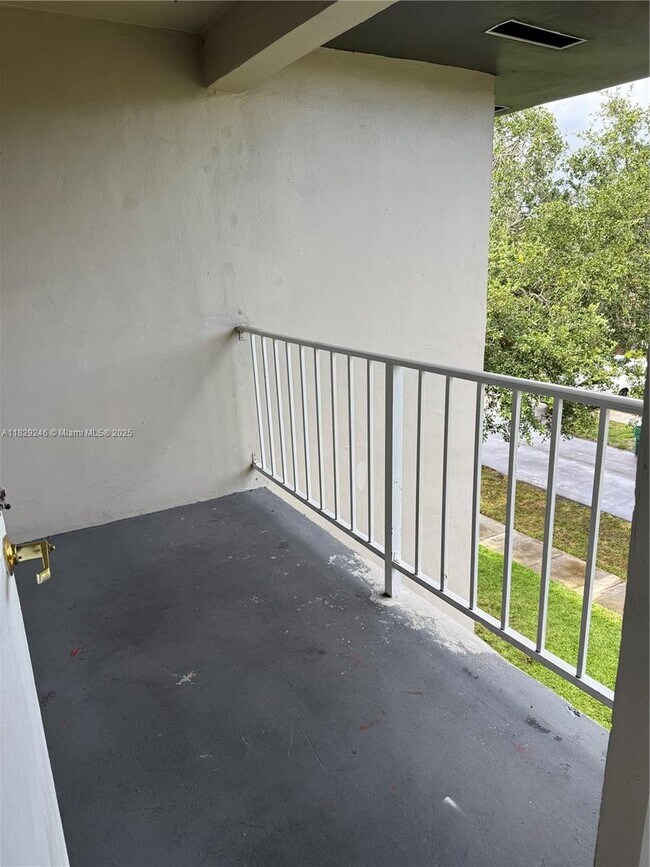 Building Photo - 13900 Lake Placid Ct