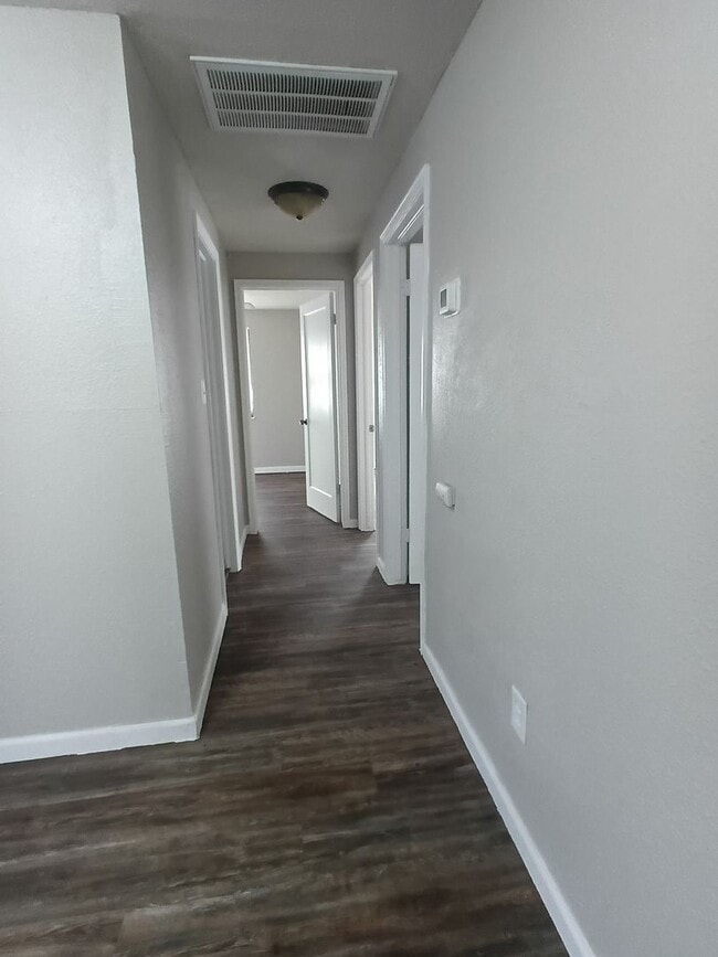 Building Photo - Cute Remodel - Midwest City Schools!