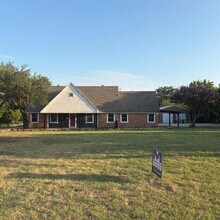 Building Photo - 13980 Red Wood Cir N