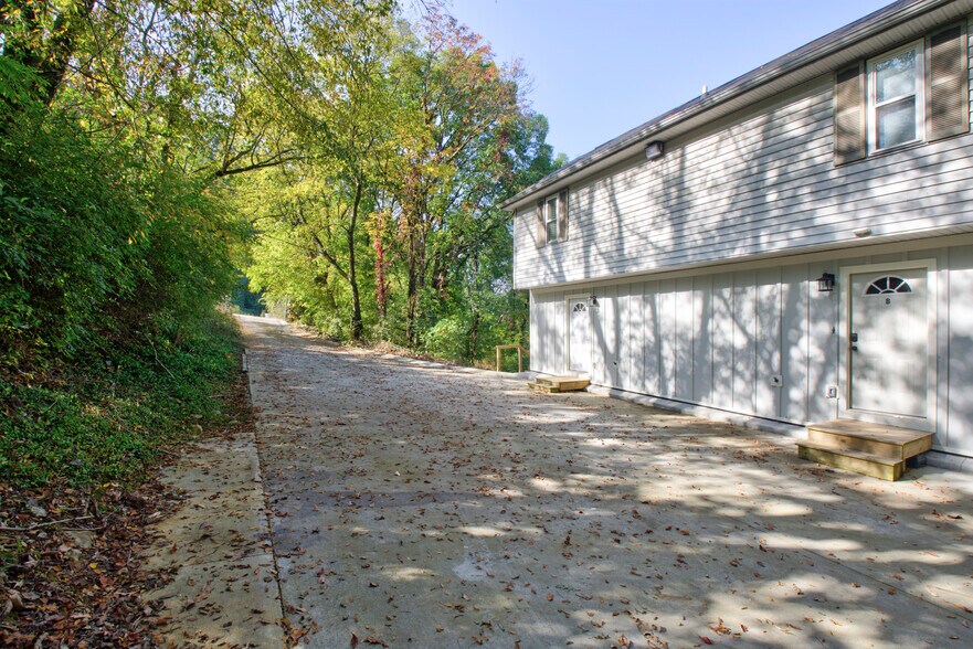 Building Photo - 1315 E. Main St Ext