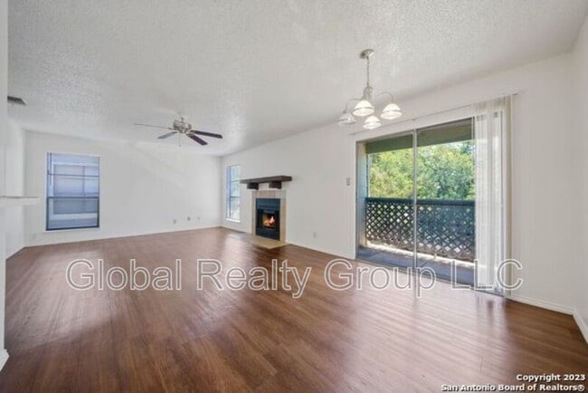 Building Photo - 818 Station St